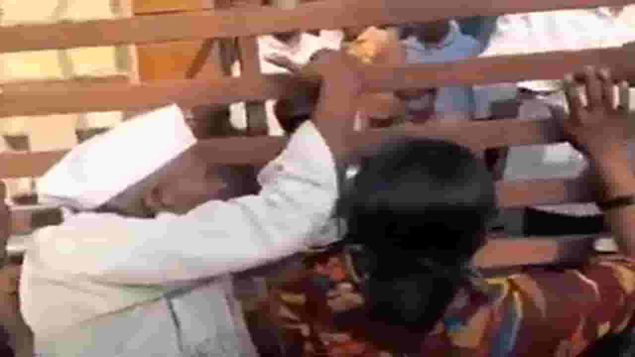 रस्ता माझ्या मालकीचा.... स्मशानभूमीत जाण्यास डॉक्टरकडूनच अडकाठी, कुठं घडला धक्कादायक प्रकार?