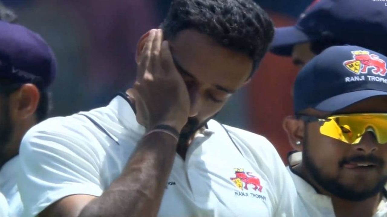 धवलला पुढील प्रवासासाठी शुभेच्छा दिल्या. तसेच क्रिकेट चाहत्यांनी धवलला साश्रू नयनांनी निरोप दिला. धवललाही यावेळेस भावना अनावर झाल्या