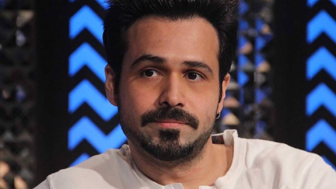 फिटनेस ठेवण्यासाठी आपल्याला अशा प्रकारचा डाएट घ्यावा लागत असल्याचे सांगतानाही इमरान हाश्मी हा दिसतोय. मात्र, यामुळे पत्नी धमकी देत असल्याचे इमरान हाश्मीने म्हटले.