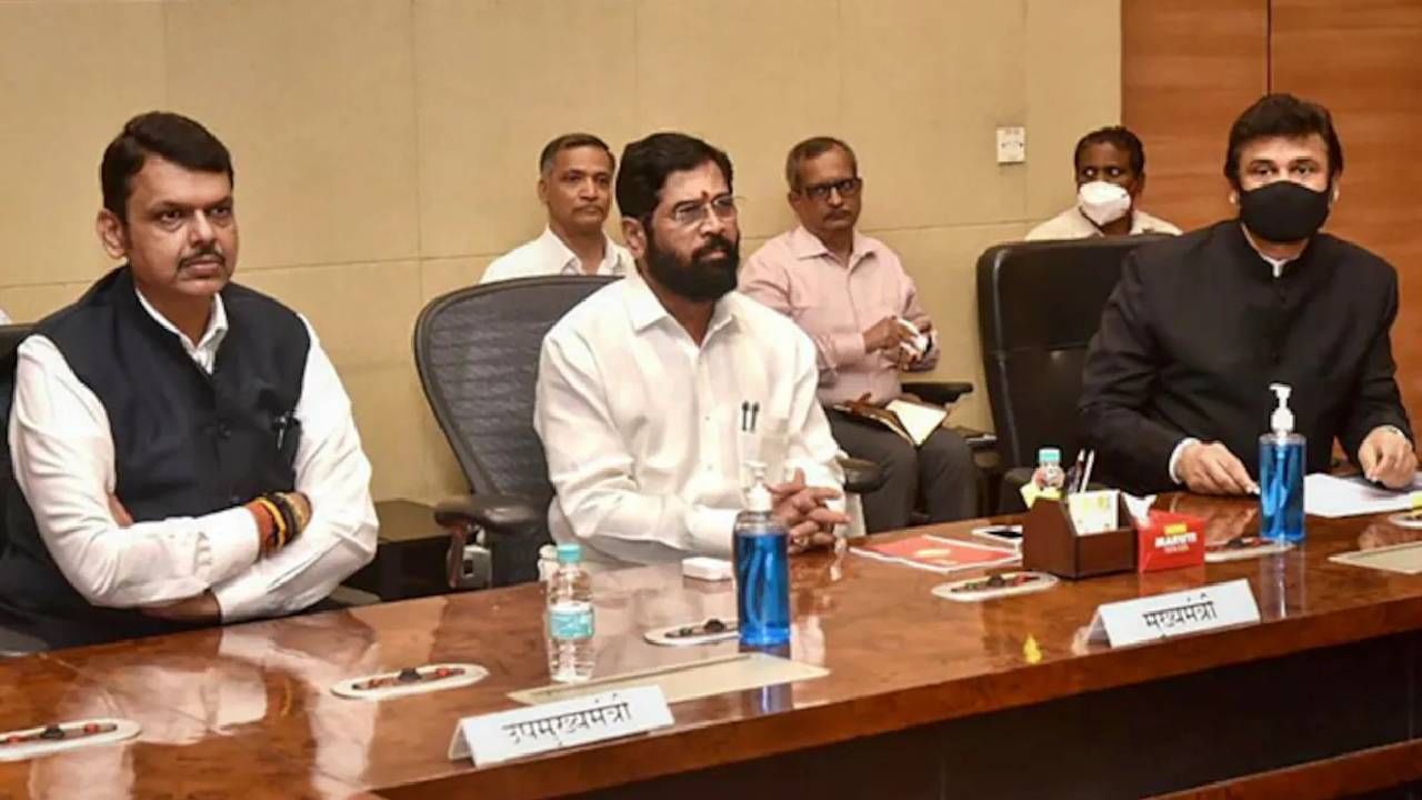 शासकीय कागदपत्रांवर आईचे नाव आता बंधनकारक, मोठा निर्णय घेत अध्यादेश जारी शासकीय कागदपत्रांवर आईचे नाव आता बंधनकारक, मोठा निर्णय घेत अध्यादेश जारी