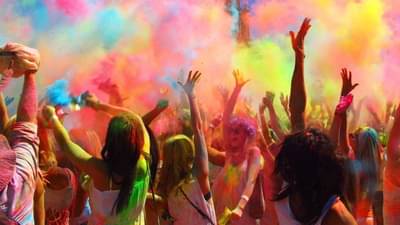 Holi 2024 Wishes : आपल्या जवळच्या व्यक्तींना द्या होळीच्या रंगबिरंगी शुभेच्छा, खास मेसेज आणि...