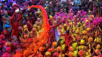 या शहरात पहिल्यांदा खेळली गेली होळी, जाणून घ्या होळीच्या इतिहासाबद्दल