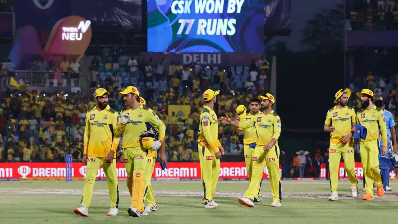 चेन्नई सुपर किंग्ज : ऋतुराज गायकवाड (कर्णधार), एमएस धोनी, मोईन अली, दीपक चहर, तुषार देशपांडे, शिवम दुबे, राजवर्धन हंगरगेकर, रवींद्र जडेजा, अजय मंडल, मुकेश चौधरी, अजिंक्य रहाणे, शेख रशीद, मिचेल सँटनेर, एन सिमरंत, एन. सिंधू, प्रशांत सोलंकी, महेश थेक्षाना, रचिन रवींद्र, शार्दुल ठाकूर, डॅरिल मिशेल, समीर रिझवी, मुस्तफिजुर रहमान, अवनीश राव अरवेल्ली. जखमी/माघार घेतलेले खेळाडू: डेव्हॉन कॉनवे, मथीशा पाथिराना.