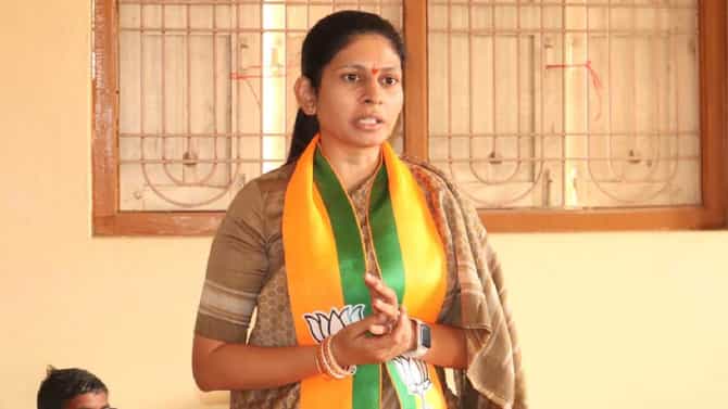 कुटुंबसोबत नसलं तरी...; लोकसभा जिंकण्यासाठी रक्षा खडसे यांनी कंबर कसली