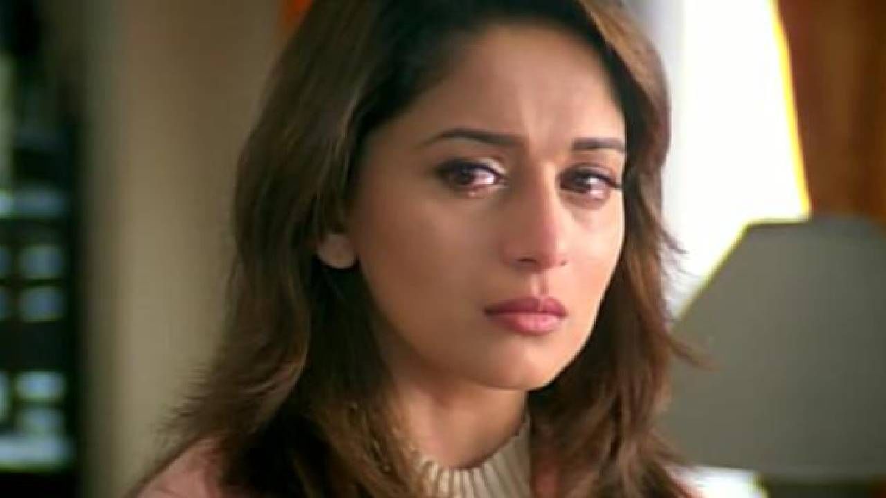 बाॅलिवुड अभिनेता आमिर खान याच्याबद्दल एक हैराण करणारा खुलासा करण्यात आलाय. हे ऐकून आमिर खान याचे चाहते देखील हैराण झाल्याचे बघायला मिळतंय. हेच नाही तर हे ऐकून चाहते थक्क झाल्याचे बघायला मिळतंय.