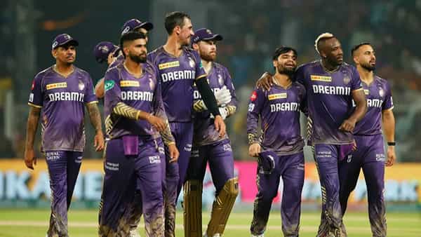 आयपीएल स्पर्धेत रोज होणाऱ्या सामन्यानंतर गुणतालिकेत फरक दिसून येत आहे. कोलकात्याने स्पर्धेत चांगली सुरुवात केली असून सुरुवातीचे दोन्ही सामने जिंकले आहेत. पहिल्या सामन्यात हैदराबादला 4 धावांनी, दुसऱ्या सामन्यात आरसीबीचा 7 गडी राखून पराभव केला.