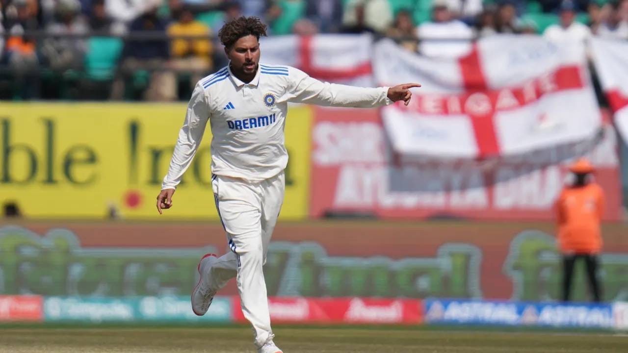 कुलदीप यादवने 1871 व्या चेंडूवर 50 वी विकेट घेतली. यापूर्वी अक्षर पटेलने 2205 व्या चेंडूवर, तर बुमराहने 2465 व्या चेंडूवर 50 वी विकेट घेतली होती. कुलदीप यादवने 2017 मध्ये कसोटीत पदार्पण केलं होतं.