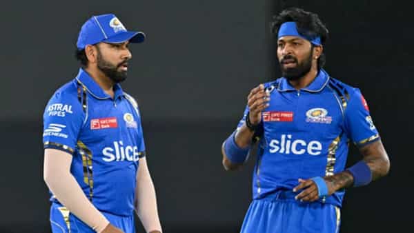 आयपीएल इतिहासात मुंबई इंडियन्सने पाचवेळा जेतेपदावर नाव कोरलं आहे. त्यामुळे मुंबई इंडियन्सकडून यावेळीही अपेक्षा आहेत. पण स्पर्धेतील सुरुवात वाईट झाल्याने आता फॅन्समध्ये चिंतेचं वातावरण आहे. मुंबई इंडियन्स पुढच्या प्रवासाबाबत आतापासून गणितं मांडली जात आहेत.