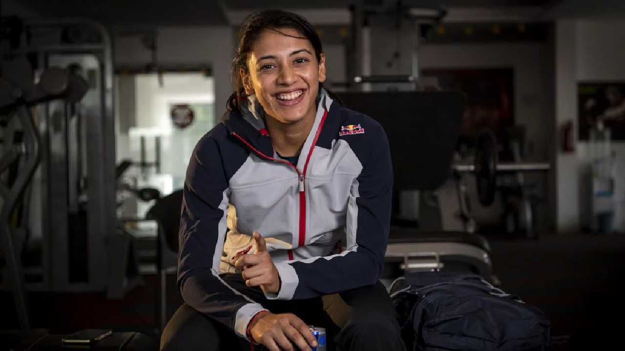 क्रिकेटची प्रॅक्टिस करावी लागते. त्यामुळे मी त्याला वेळ देऊ शकणार नाही. पण त्याने ते समजून घ्यावं. त्याने माझ्या भावनांचा आदर करावा आणि काळजी घ्यावी. इतक्याच माझ्या जोडीदाराकडून अपेक्षा आहेत, असं स्मृती म्हणाली. एका मुलाखती दरम्यान तिने हे मत मांडलं.