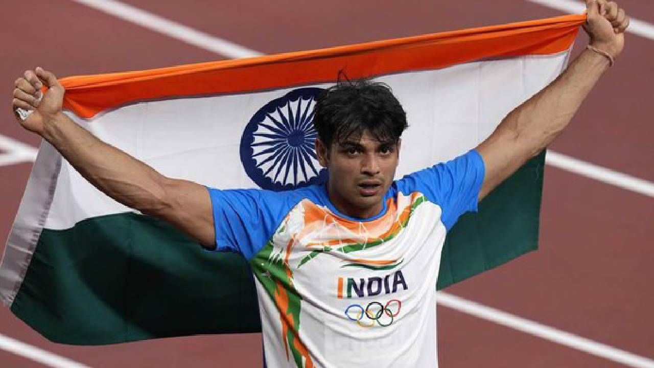 नीरज चोप्रा याला चमकदार कामगिरीसाठी पद्मश्री पुरस्काराने सन्मानित करण्यात आलं होतं. याआधी 2021 मध्ये नीरजला मेजर ध्यानचंद खेलरत्न तर 2018 मध्ये अर्जुन पुरस्कारही त्याला देण्यात आला आहे.