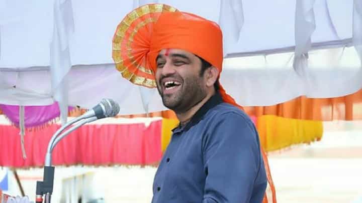 मराठा आरक्षणासाठी राजीनामा देणारा एकमेव आमदार लोकसभा लढतोय, हर्षवर्धन जाधव कोठून उभे राहणार ? मराठा आरक्षणासाठी राजीनामा देणारा एकमेव आमदार लोकसभा लढतोय, हर्षवर्धन जाधव कोठून उभे राहणार ?