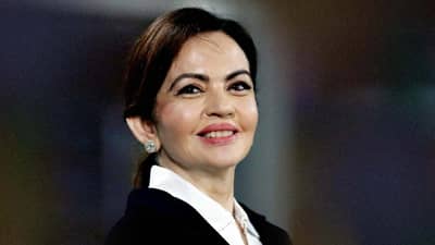 नर्सरीत शिक्षिकेच्या कामासाठी नीता अंबानी यांना मिळायचे फक्त इतके रुपये; पहा व्हिडीओ