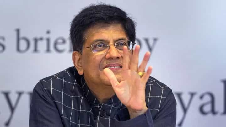 मोदींच्या सर्वात विश्वासू पियूष गोयल यांनी घेतली मंत्री पदाची शपथ मोदींच्या सर्वात विश्वासू पियूष गोयल यांनी घेतली मंत्री पदाची शपथ