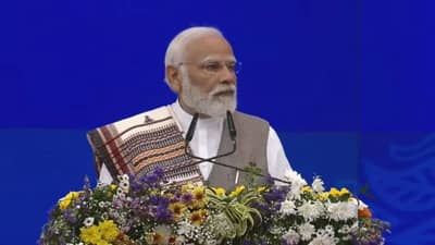 लोकसभेच्या तोंडावर योजनांचा पाऊस! 10 वर्षांतील कामांची यादीच वाचली, काँग्रेसवर असा साधला निशाणा पंतप्रधानांनी