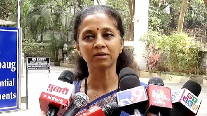 अजित दादा आणि अमोल कोल्हेंच्या आरोप-प्रत्यारोपावर सुप्रिया सुळे म्हणाल्या, त्यांचं काम चांगल पण... अजित दादा आणि अमोल कोल्हेंच्या आरोप-प्रत्यारोपावर सुप्रिया सुळे म्हणाल्या, त्यांचं काम चांगल पण...