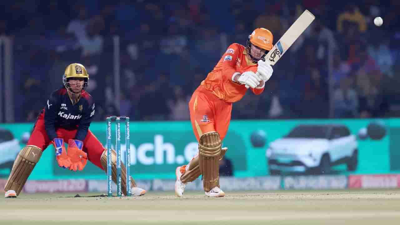 WPL 2024, GG vs RCB : गुजरातच्या बेथ आणि लॉरा जोडीने अख्खा राग काढला, बंगळुरुच्या गोलंदाजांना धोपाटला