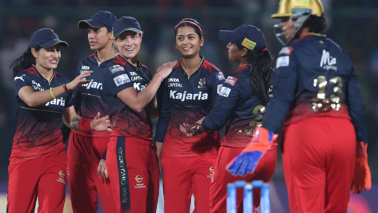 WPL Final : विराट कोहलीला जे जमलं नाही ते स्मृती मंधानाने करून दाखवलं, मिळवून दिलं पहिलं जेतेपद