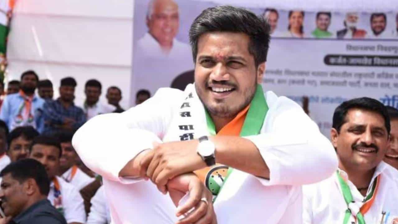 रोहित पवार स्वतः गुंड...कर्जत जामखेडवरून गुंडांना आणलंय, कुणी केली जिव्हारी लागणारी टीका?