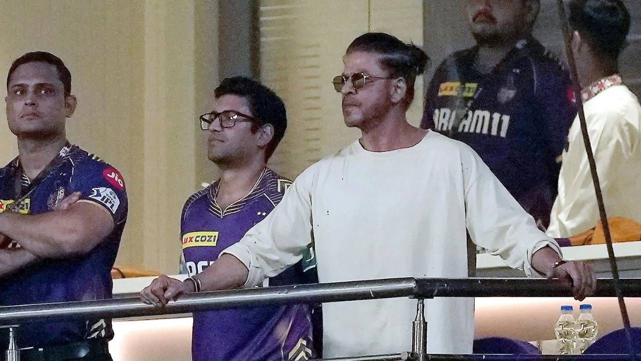 KKR vs SRH IPL 2024 : मॅच दरम्यान शाहरुख खानच्या एका कृतीवरुन मोठा वाद, ट्रोलर्सनी खूप सुनावलं