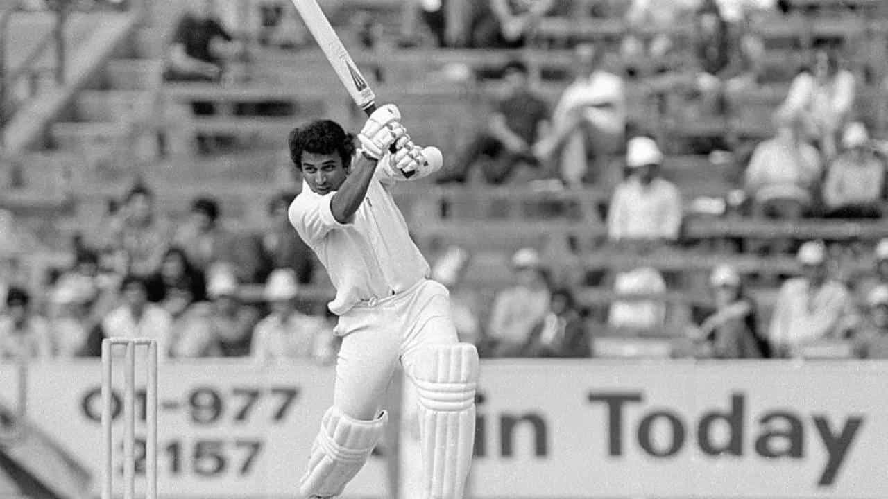 सुनील गावस्कर यांनी 100 वा कसोटी सामना 1984 मध्ये पाकिस्तानविरुद्ध लाहोरच्या गद्दाफी स्टेडियममध्ये खेळला होता. यात त्यानी पहिल्या डावात 48 आणि दुसऱ्या डावात 37 धावा केल्या होत्या.