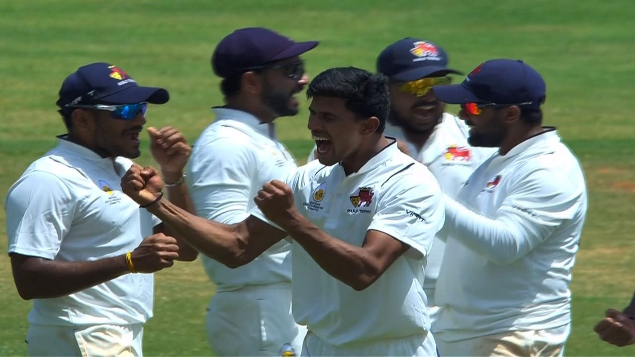 मुंबईने विदर्भावर पाचव्या दिवशी 169 धावांनी मात करत रणजी ट्रॉफी जिंकली. विदर्भाला 538 धावांच्या विशाल आव्हानाचा पाठलाग करताना ऑलआऊट 368 धावाच करता आल्या.