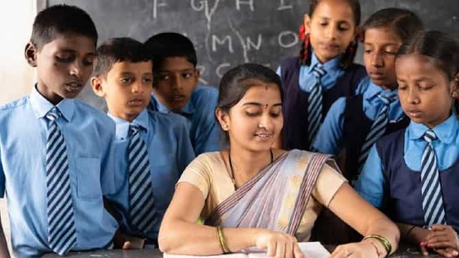 डी एड, बीएड पूर्ण भरतीच नाही, 67 हजार पदे रिक्त; भावी शिक्षकांचा जीव टांगणीला