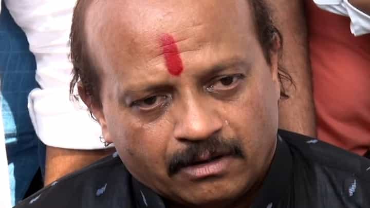 हा माझा गुन्हा आहे का? मनसे सोडताना फायरब्रँड नेते वसंत मोरे यांचे डोळे पाणावले हा माझा गुन्हा आहे का? मनसे सोडताना फायरब्रँड नेते वसंत मोरे यांचे डोळे पाणावले