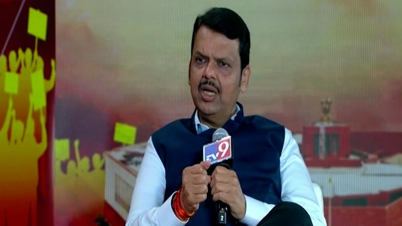 म्हणून शरद पवार यांना छत्रपती घराण्याचं महत्त्व पटलं; देवेंद्र फडणवीस असं का म्हणाले? म्हणून शरद पवार यांना छत्रपती घराण्याचं महत्त्व पटलं; देवेंद्र फडणवीस असं का म्हणाले?