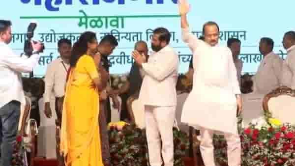 नमो महारोजगार मेळावा : सुप्रिया सुळेंनी दादांकडे न पाहता सर्वांची विचारपूस केली