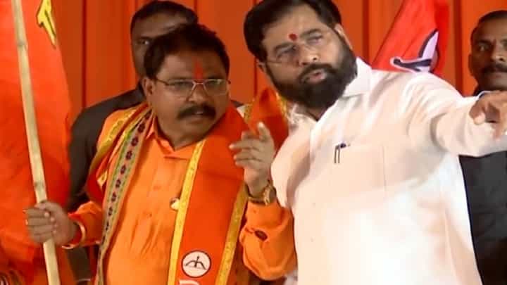 आमश्या पाडवींच्या हाती धनुष्यबाण, ऐन लोकसभेच्या तोंडावर शिंदे गटाला नवा चेहरा तर ठाकरे गटाला मोठा धक्का आमश्या पाडवींच्या हाती धनुष्यबाण, ऐन लोकसभेच्या तोंडावर शिंदे गटाला नवा चेहरा तर ठाकरे गटाला मोठा धक्का