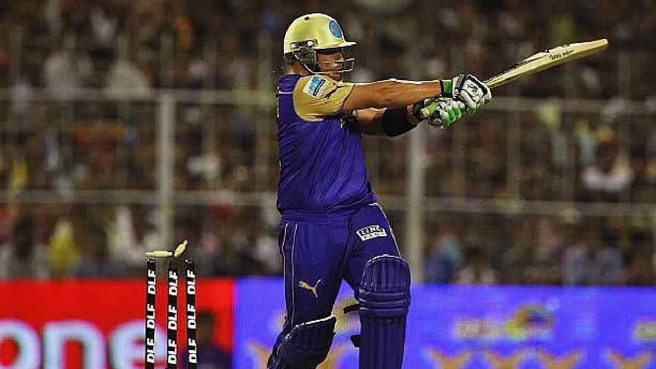 एरॉन फिंचने 2010 मध्ये राजस्थान रॉयल्सकडून खेळून आयपीएलमध्ये पदार्पण केले. फिंचने पदार्पणाच्या मोसमात फक्त 1 सामना खेळला.