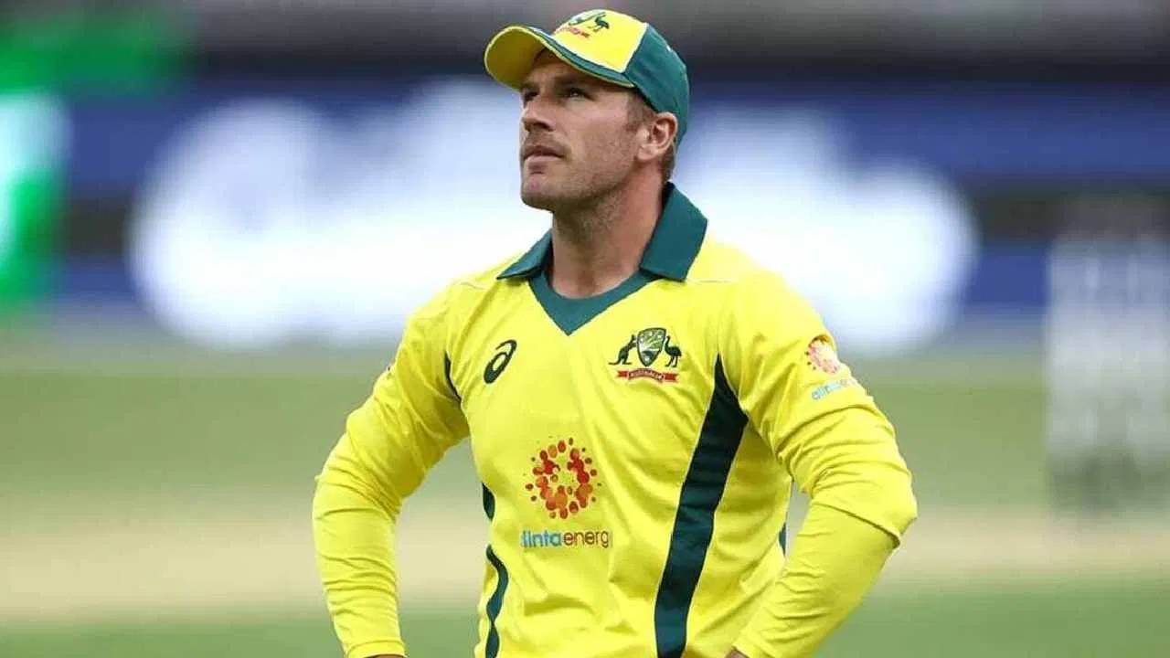 आयपीएलमध्ये सर्वाधिक संघांकडून खेळणाऱ्या खेळाडूचं नाव एरॉन फिंच आहे. ऑस्ट्रेलियाच्या माजी कर्णधाराने 9 संघांसाठी खेळला आहे. 2023 स्पर्धेत झालेला हा विक्रम अजूनही कायम आहे. चला जाणून घेऊयात एरॉन फिंचचा स्पर्धेतील प्रवास