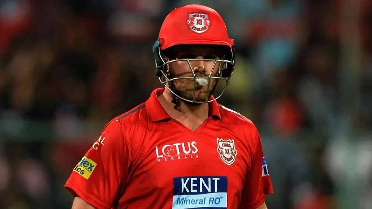 गुजरात लायन्सने 2018 मध्ये रिलीज केल्यानंतकर किंग्स इलेव्हन पंजाबने (आताचे पंजाब किंग्स) फिंचला संधी दिली. त्याने 2018 मध्ये पंजाबसाठी 10 सामने खेळले.