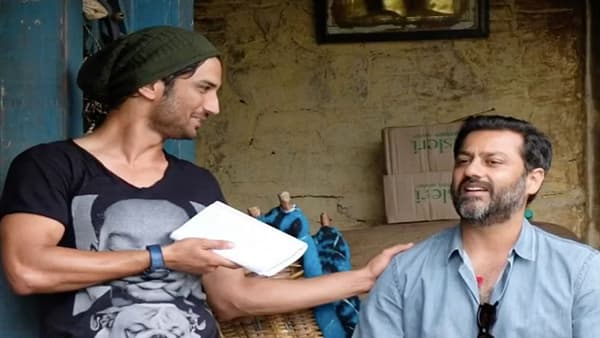 'केदारनाथ' सिनेमाचे दिग्दर्शक अभिषेक कपूर कायम सुशांत याच्याबद्दल बोलत असतो. नुकताच झालेल्या एका मुलाखतीत 'केदारनाथ' सिनेमाच्या शुटिंग दरम्यान सिशांत घाबरलेला होता.. असं अभिषेक म्हणाला होता.