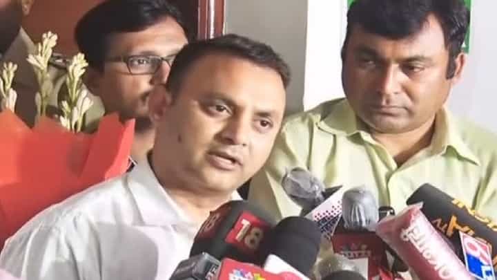 'मला अमरावतीत भाजपनं उमेदवारी दिल्यास...', शिंदे गटाच्या अभिजीत अडसूळ यांचं मोठं वक्तव्य 'मला अमरावतीत भाजपनं उमेदवारी दिल्यास...', शिंदे गटाच्या अभिजीत अडसूळ यांचं मोठं वक्तव्य