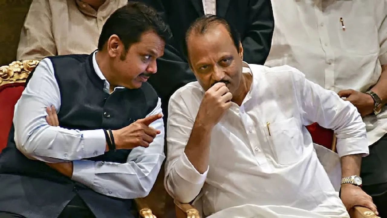 अजित पवार यांचं चुकीचं वक्तव्य, फडणवीसांकडून करेक्शन, संभाजी महाराजांबद्दल नेमकं काय म्हणाले? अजित पवार यांचं चुकीचं वक्तव्य, फडणवीसांकडून करेक्शन, संभाजी महाराजांबद्दल नेमकं काय म्हणाले?