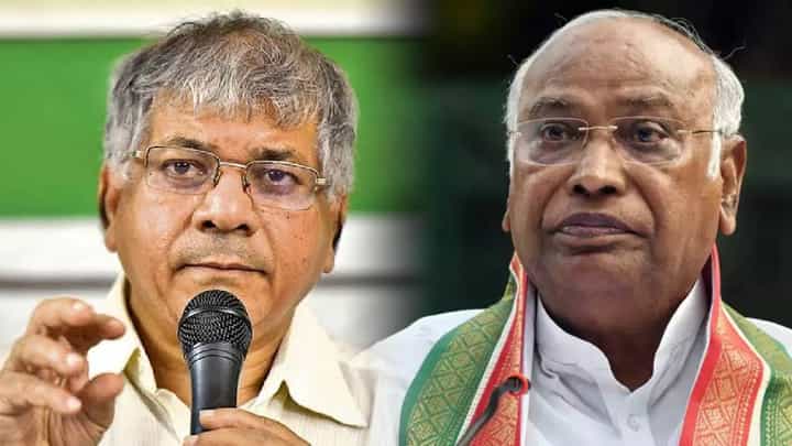 म्हणून मविआच्या जागावाटपाला विलंब, प्रकाश आंबेडकरांची मल्लिकार्जुन खर्गेंकडे पत्राद्वारे तक्रार काय? म्हणून मविआच्या जागावाटपाला विलंब, प्रकाश आंबेडकरांची मल्लिकार्जुन खर्गेंकडे पत्राद्वारे तक्रार काय?