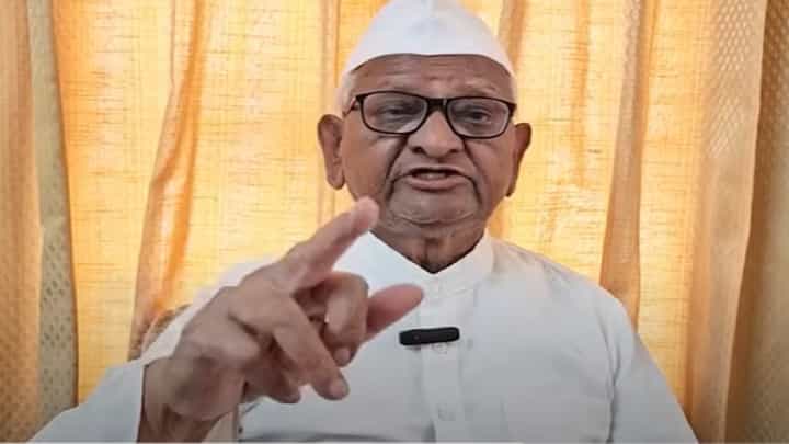 त्याच्या डोक्यात मी जे सांगतोय ते कधी... केजरीवाल यांच्या अटकेवर अण्णा हजारे काय म्हणाले? त्याच्या डोक्यात मी जे सांगतोय ते कधी... केजरीवाल यांच्या अटकेवर अण्णा हजारे काय म्हणाले?