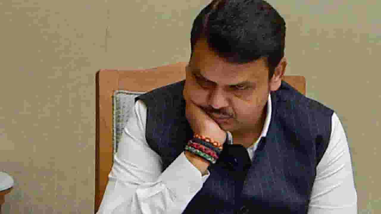 कधी कधी मला डोक्यावर हात मारून घ्यावासा वाटतो, देवेंद्र फडणवीस असं का म्हणाले?