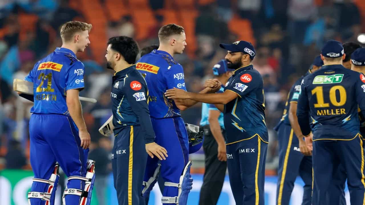 गुजरात टायटन्स आणि मुंबई इंडियन्स दोन्ही संघ एकमेकांविरुद्ध 17 व्या हंगामातील आपला पहिला सामना खेळणार आहेत.