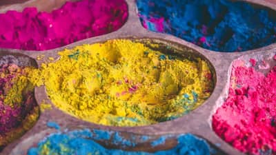 Holi 2024 : फक्त भारतातच नव्हे, या देशांमध्येही होतं होळी सेलिब्रेशन..