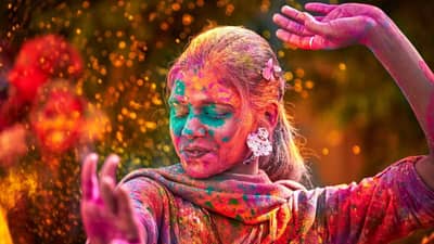 Skincare for holi : बिनधास्त खेळा होळी ! रंग घालवायला हे उटणं आहे रेडी ! ड्राय स्किनचाही नाही धोका
