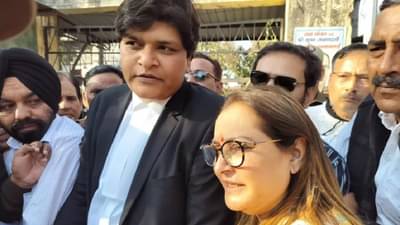 फरार जया प्रदा आल्या समोर, कोर्टात म्हणाल्या, जे काही झालं त्यामध्ये..., त्यांनी या पुरुषावर साधला निशाणा