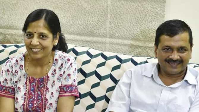 Arvind Kejriwal : केजरीवाल यांच्या अटकेनंतर पत्नी सुनीता फ्रंटफूटवर, पोस्ट शेअर करत म्हणाल्या..