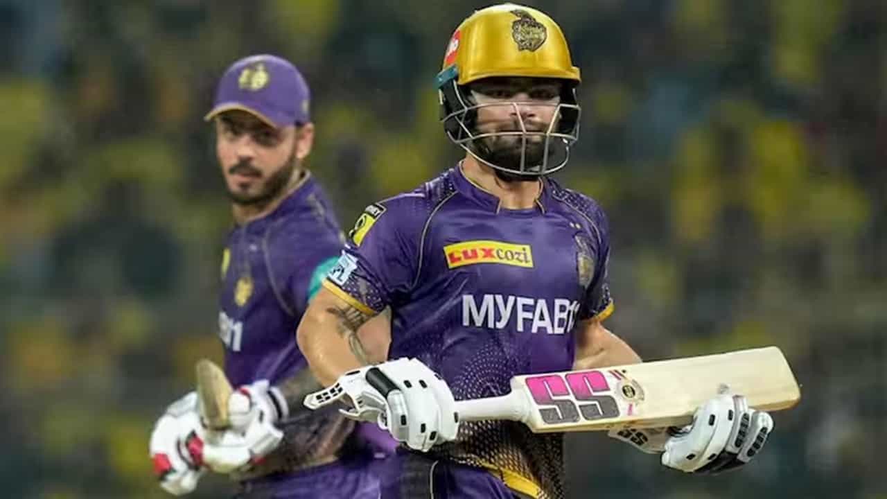 आयपीएलच्या 17 व्या हंगामातील तिसरा सामना हा कोलकाता नाईट रायडर्स विरुद्ध सनरायजर्स हैदराबाद विरुद्ध कोलकाता नाईट रायडर्स, यांच्यात होणार आहे. दोन्ही संघांचा हा या सिजनमधील पहिलाच सामना आहे. या सामन्यात केकेआरचे त्रिकुट फटकेबाजी करण्यासाठी सज्ज आहेत.