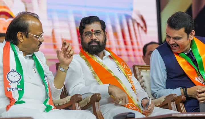 अखेर कल्याण-ठाण्याचे उमेदवार शिवसेना शिंदे गटातून जाहीर, कुणाला लोकसभेचं तिकीट? अखेर कल्याण-ठाण्याचे उमेदवार शिवसेना शिंदे गटातून जाहीर, कुणाला लोकसभेचं तिकीट?