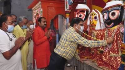 भगवान जगन्नाथ यांच्या वैद्यकीय तपासणीसाठी डॉक्टर पोहचले, पोस्ट झाली व्हायरल