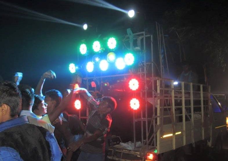 11,000 व्होल्टच्या हायटेंशन वायरचा DJ ला झटका, लग्नाच्या वरातीत किंचाळ्या, हाहाकार आणि सन्नाटा
