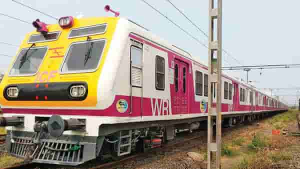 मुंबई लोकलमध्ये भेदरलेली अल्पवयीन मुलगी, चौकशी केल्यावर धक्कादायक प्रकार आला समोर