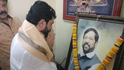 पुण्यात मुरलीधर मोहोळ यांचा प्रचार नारळ फुटला, पण खासदार मेधा कुलकर्णी आल्या नाहीत, कारण...